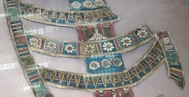 Múmia egípcia em sarcófago