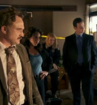 Umidificador de ar liberando vapor em ambiente
