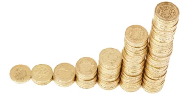 Moedas empilhadas em ordem crescente simbolizando investimentos
