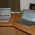 Notebook em uma mesa de home office