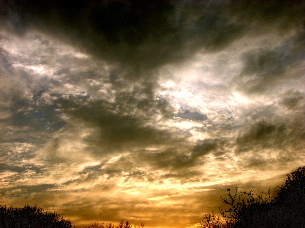 Céu nublado com tempestade se formando