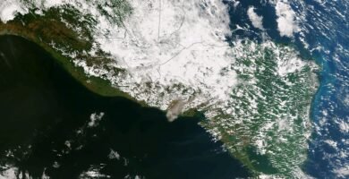 Vulcão em erupção com lava