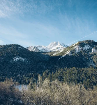 Montanha coberta de neve